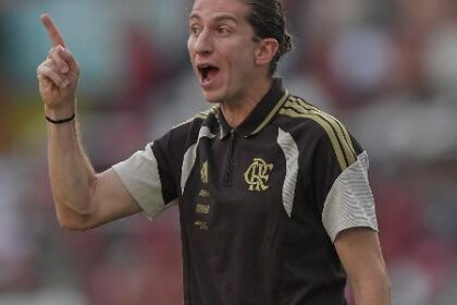 Filipe Luís admite pressão da torcida, faz autocrítica e valoriza goleada do Flamengo