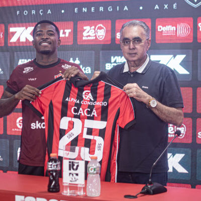 Vitória apresenta zagueiro Cacá, emprestado pelo Corinthians até dezembro