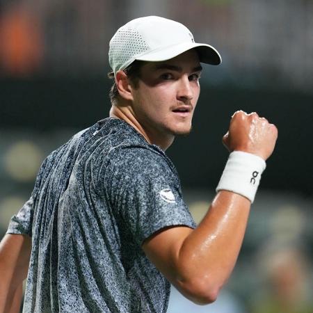 João Fonseca estreia com vitória em Indian Wells e encara Khachanov na próxima fase