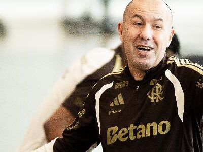 Leonardo Jardim age para diminuir tensão interna e externa no Flamengo