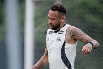 Neymar permanece na academia e fica fora do treino de campo do Santos pelo terceiro dia seguido