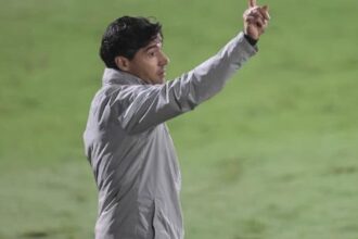 Abel Ferreira agradece Leila Pereira após conquista do Paulista e afirma que seria demitido em outros clubes