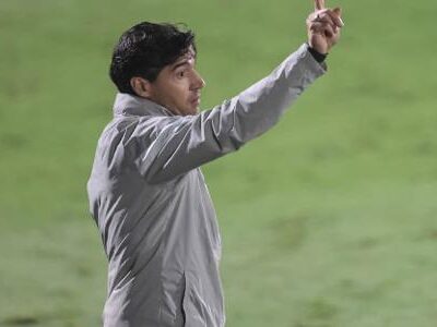 Abel Ferreira agradece Leila Pereira após conquista do Paulista e afirma que seria demitido em outros clubes