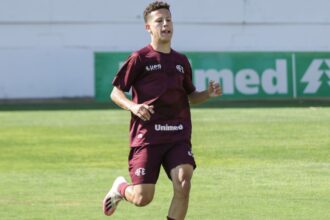 Santa Cruz apresenta proposta para contratar o atacante Jhoninha, do Velo Clube