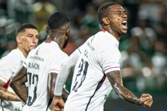 Lesão na coluna afasta Dudu do Vitória até o fim da temporada 2026