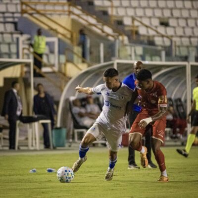 Confiança supera Tombense por 2 a 0 e garante vaga na quarta fase da Copa do Brasil