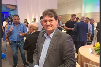Vereador destaca papel econômico do futebol e celebra entrega de veículos ao Confiança