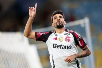 Lucas Paquetá fratura o 4º metacarpo da mão direita