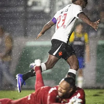 Vasco reage no segundo tempo, vence o Palmeiras e deixa a zona de rebaixamento