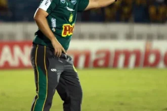 Auxiliar que liderou goleada histórica volta a dirigir o Mirassol diante do Palmeiras