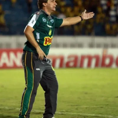 Auxiliar que liderou goleada histórica volta a dirigir o Mirassol diante do Palmeiras