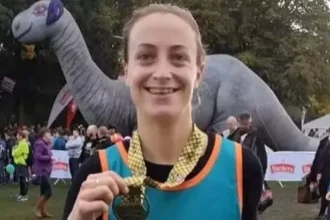 Ex-goleira de Chelsea e Arsenal, Amy Carr morre aos 35 anos vítima de tumor cerebral