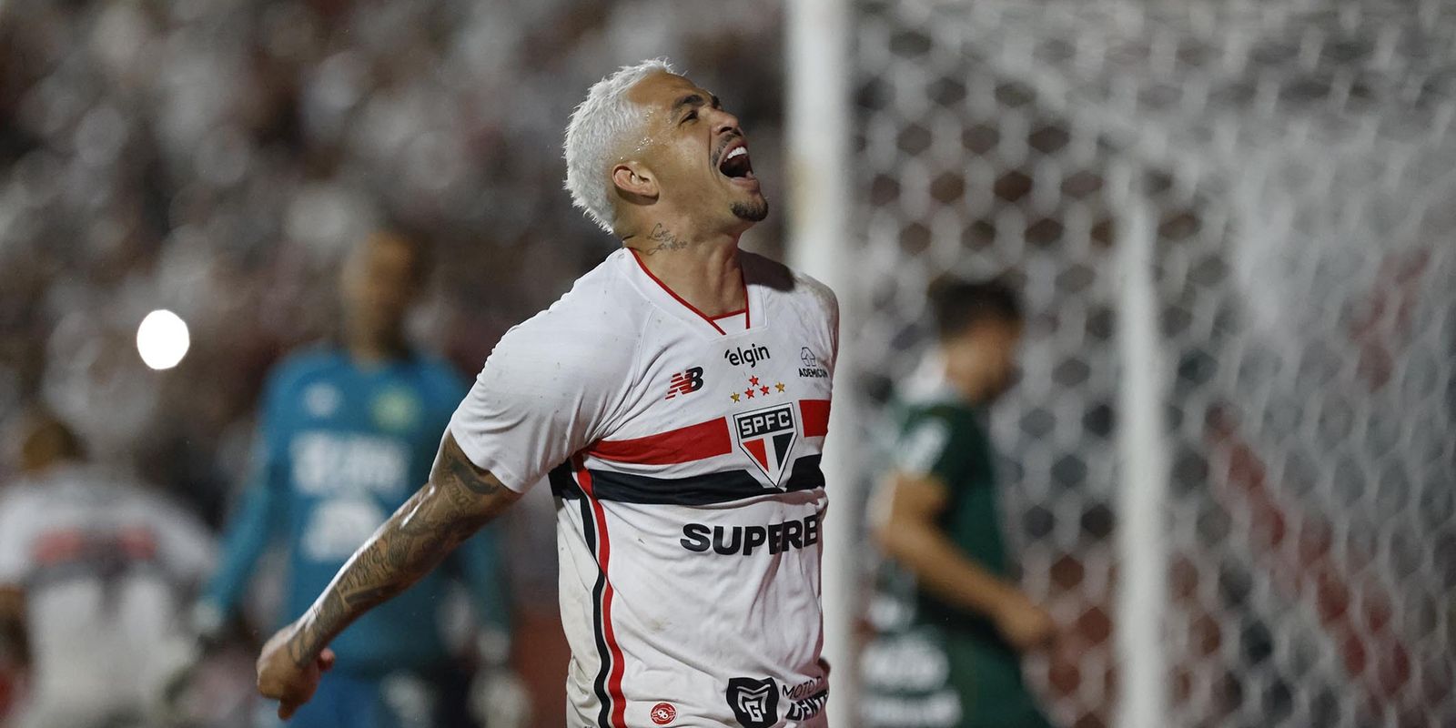 São Paulo supera Chapecoense e assume a liderança isolada da Série A - Imagem do artigo