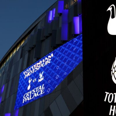 Crise faz Tottenham ameaçar perder patrocinador histórico antes de encarar o Liverpool; partida será exibida no Disney+