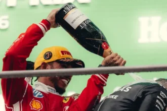 Hamilton comemora primeiro pódio pela Ferrari no GP da China
