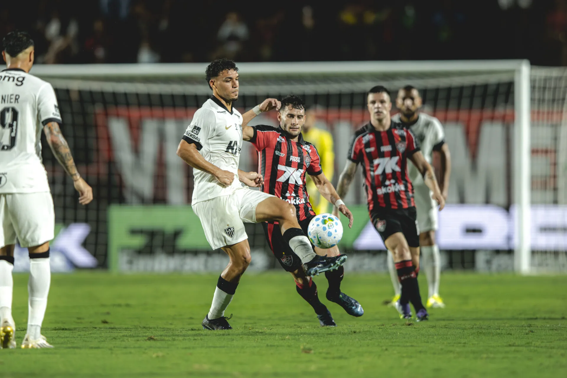 Vitória é cirúrgico, vence o Atlético-MG por 2 a 0 e respira no Brasileirão - Imagem do artigo