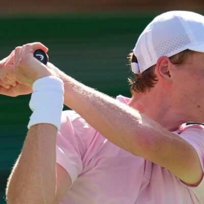 Jannik Sinner vence Daniil Medvedev em dois tiebreaks e conquista Indian Wells pela primeira vez