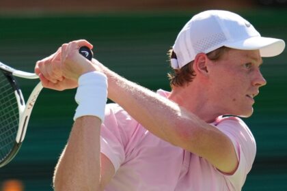 Jannik Sinner vence Daniil Medvedev em dois tiebreaks e conquista Indian Wells pela primeira vez