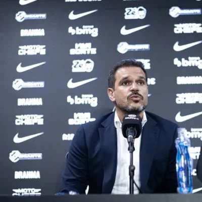 Diretoria do Vasco protesta contra árbitro e Pedrinho aborda juiz após empate com o Cruzeiro