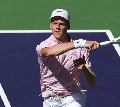 Sinner celebra título em Indian Wells e parabeniza Kimi Antonelli após triunfo na F-1