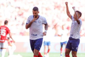 Bahia segura pressão, derrota o Inter em Porto Alegre e segue invicto no Brasileiro