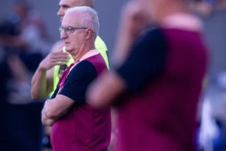 Dorival Júnior vê Corinthians dominante no clássico e minimiza pressão sobre o cargo