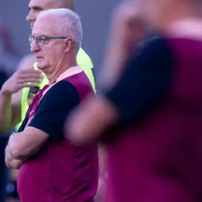 Dorival Júnior vê Corinthians dominante no clássico e minimiza pressão sobre o cargo