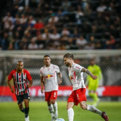 Sasha aponta falhas e reclama de arbitragem após derrota do Bragantino para o São Paulo
