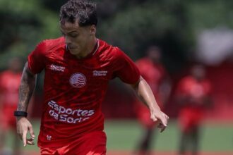 Náutico confirma volta do meia Vitinho por empréstimo do Cruzeiro para a Série B