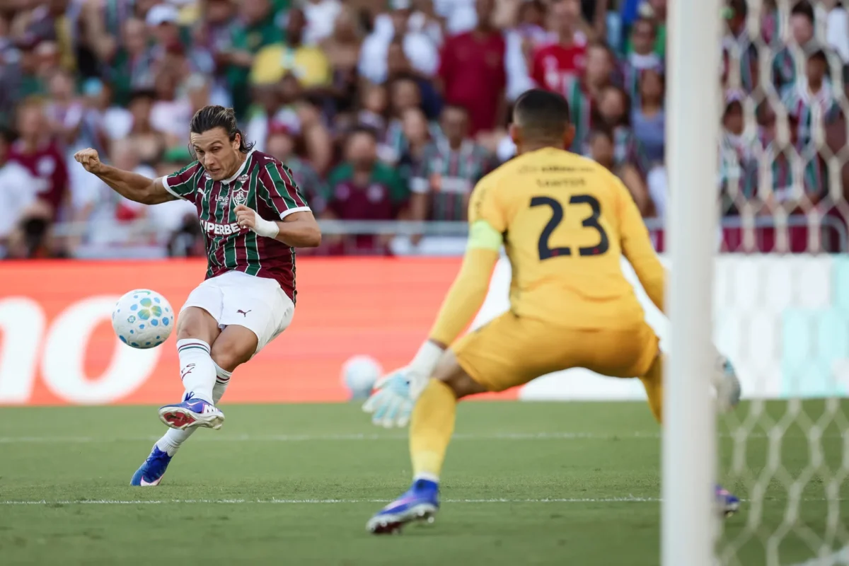 Gol de Arana no fim dá vitória ao Fluminense sobre o Athletico e aproxima equipe da ponta