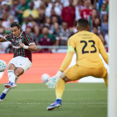 Gol de Arana no fim dá vitória ao Fluminense sobre o Athletico e aproxima equipe da ponta