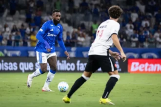 Cruzeiro empata com Vasco em jogo de seis gols e permanece na zona de rebaixamento