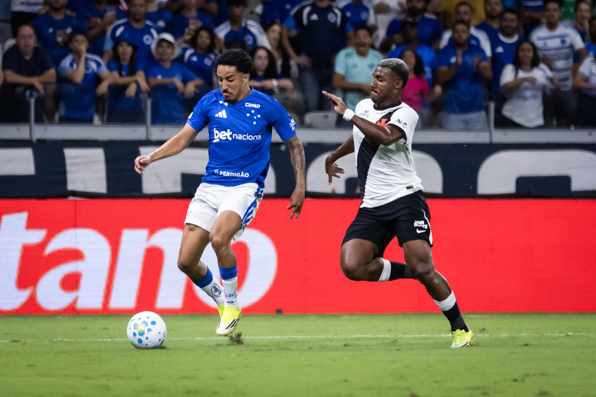 Cruzeiro empata com Vasco nos acréscimos em duelo de seis gols no Mineirão - Imagem do artigo