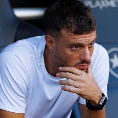 Pressão no Botafogo: Textor pede demissão de Anselmi, mas diretoria segura técnico até duelo com o Palmeiras