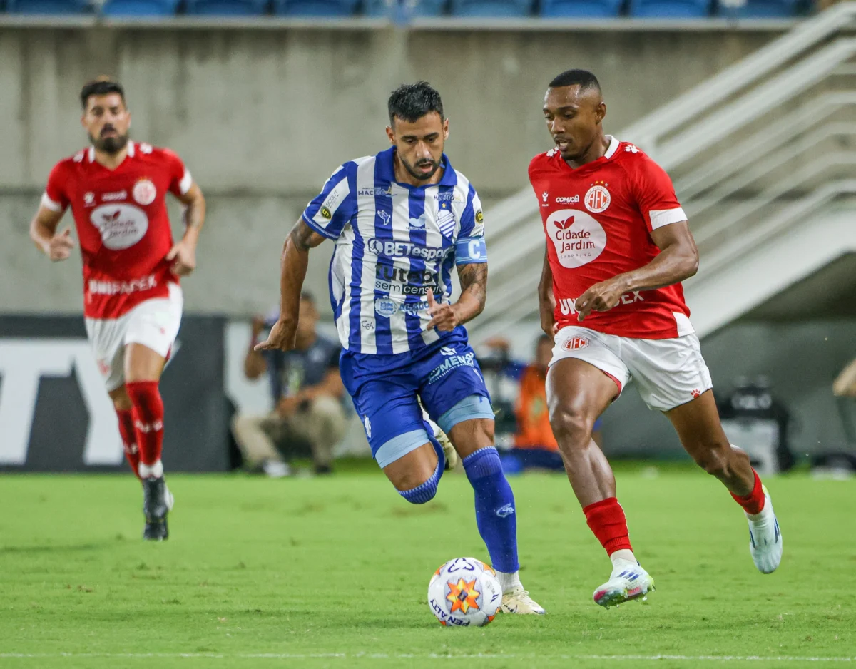 CSA confirma retorno do volante Camacho, de 36 anos