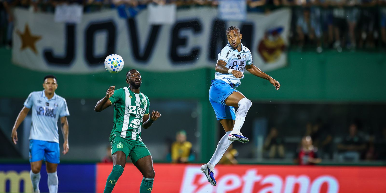 Chapecoense e Grêmio empatam em 1 a 1 e fecham 6ª rodada do Brasileirão - Imagem do artigo