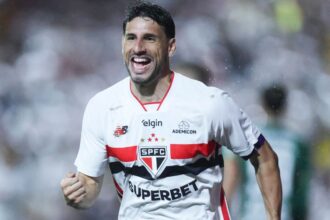 São Paulo acelera tratativas para renovar contrato de Calleri e impedir saída sem compensação