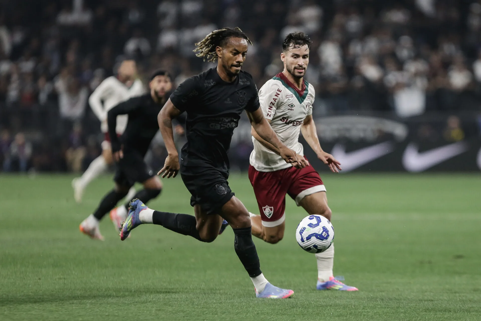 Convocação de Carrillo por Mano Menezes ameaça presença do meia contra o Fluminense - Imagem do artigo