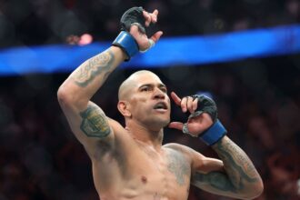 Aos 38 anos, Alex Poatan firma contrato de oito lutas com o UFC