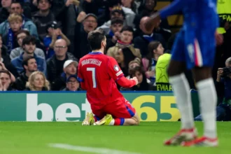 PSG aproveita falhas do Chelsea, vence em Londres e avança às quartas da Champions