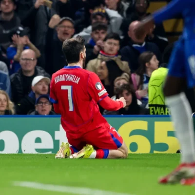 PSG aproveita falhas do Chelsea, vence em Londres e avança às quartas da Champions