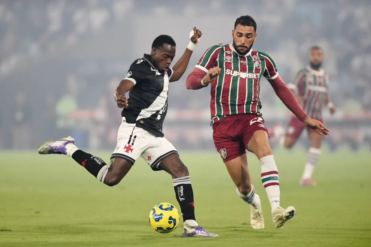 Andrés Gómez assume protagonismo no Vasco e mira primeiro gol em clássicos contra o Fluminense