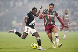 Andrés Gómez assume protagonismo no Vasco e mira primeiro gol em clássicos contra o Fluminense