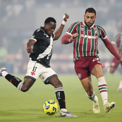Andrés Gómez assume protagonismo no Vasco e mira primeiro gol em clássicos contra o Fluminense