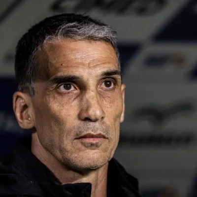 Santos dispensa técnico Juan Pablo Vojvoda após derrota para o Internacional