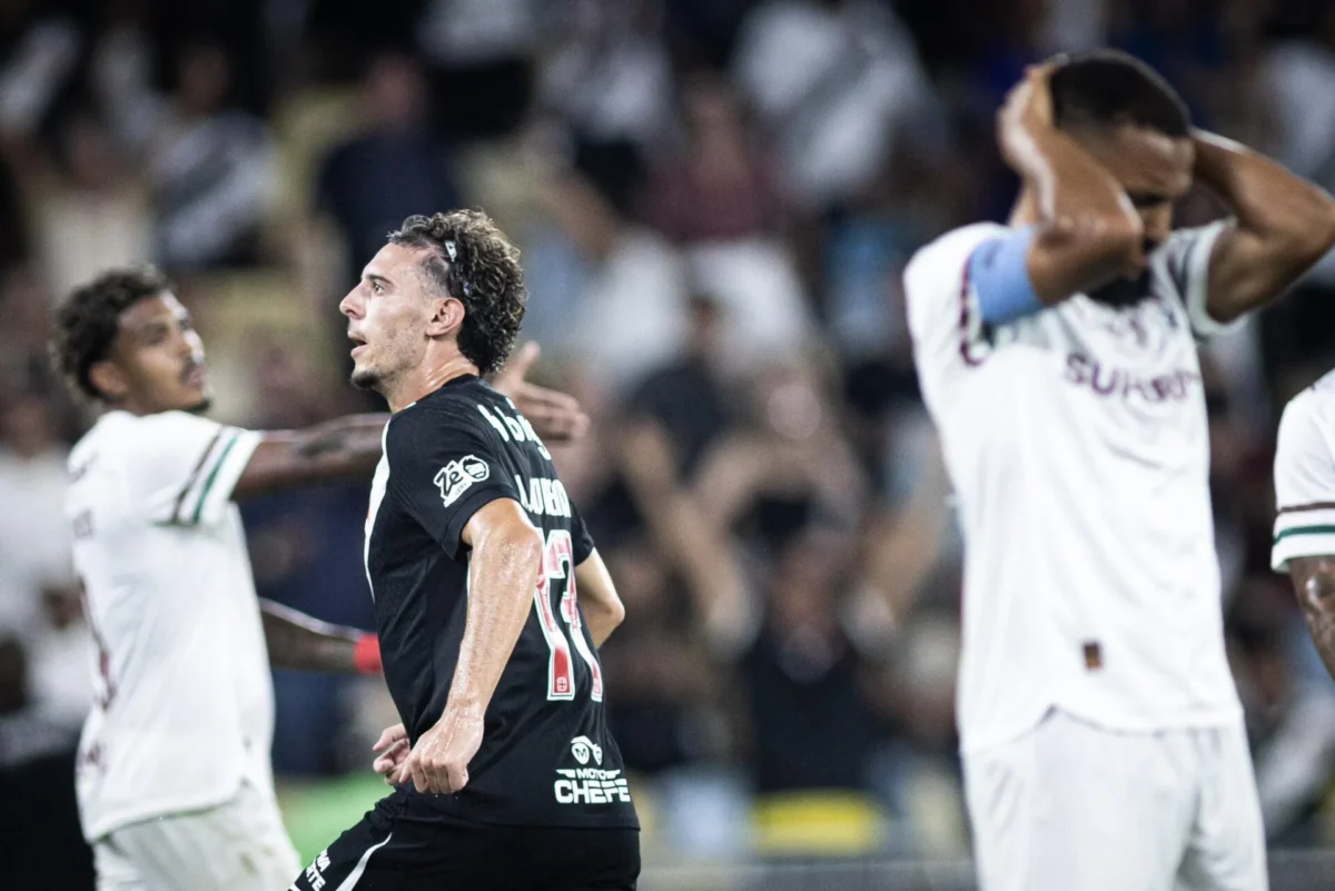 Vasco vira sobre o Fluminense nos acréscimos e respira na Série A