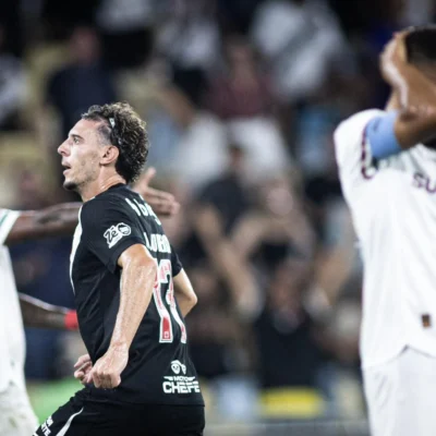 Vasco vira sobre o Fluminense nos acréscimos e respira na Série A