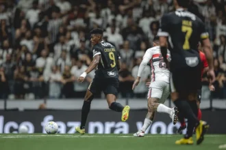 Atlético-MG bate São Paulo, encerra invencibilidade tricolor e sobe na tabela do Brasileirão