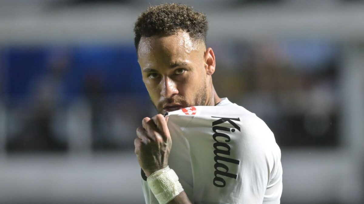 Neymar desabafa após marcar de pênalti na derrota do Santos para o Internacional
