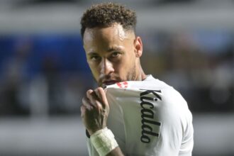 Neymar desabafa após marcar de pênalti na derrota do Santos para o Internacional